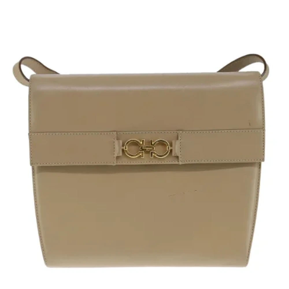 Salvatore Ferragamo Pre-owned Leather shoulder-bags Beige Dames