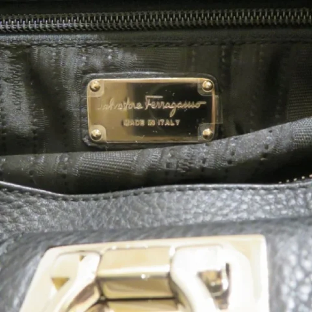 Salvatore Ferragamo Pre-owned Leather handbags Black Dames