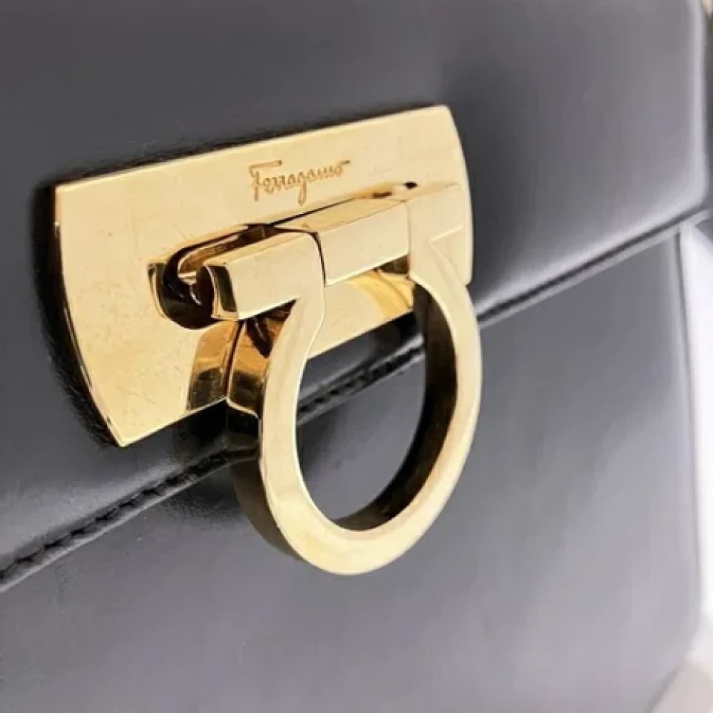 Salvatore Ferragamo Pre-owned Leather handbags Black Dames