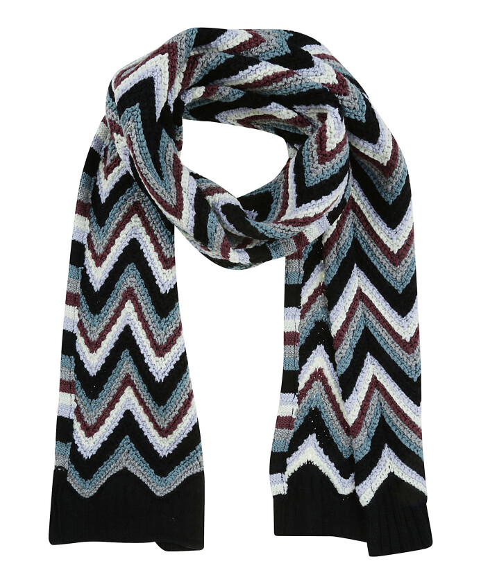 black-red-scarf-stylish-model