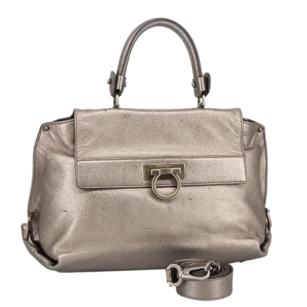 Salvatore Ferragamo Pre-owned Leather handbags Gray Dames
