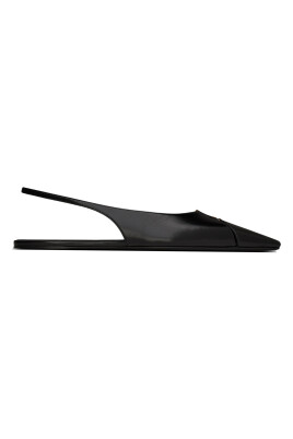 black-flat-shoes-with-metal-plaque