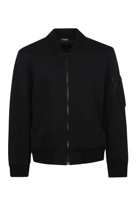 black-bomber-jacket-aw25-stylish-layering