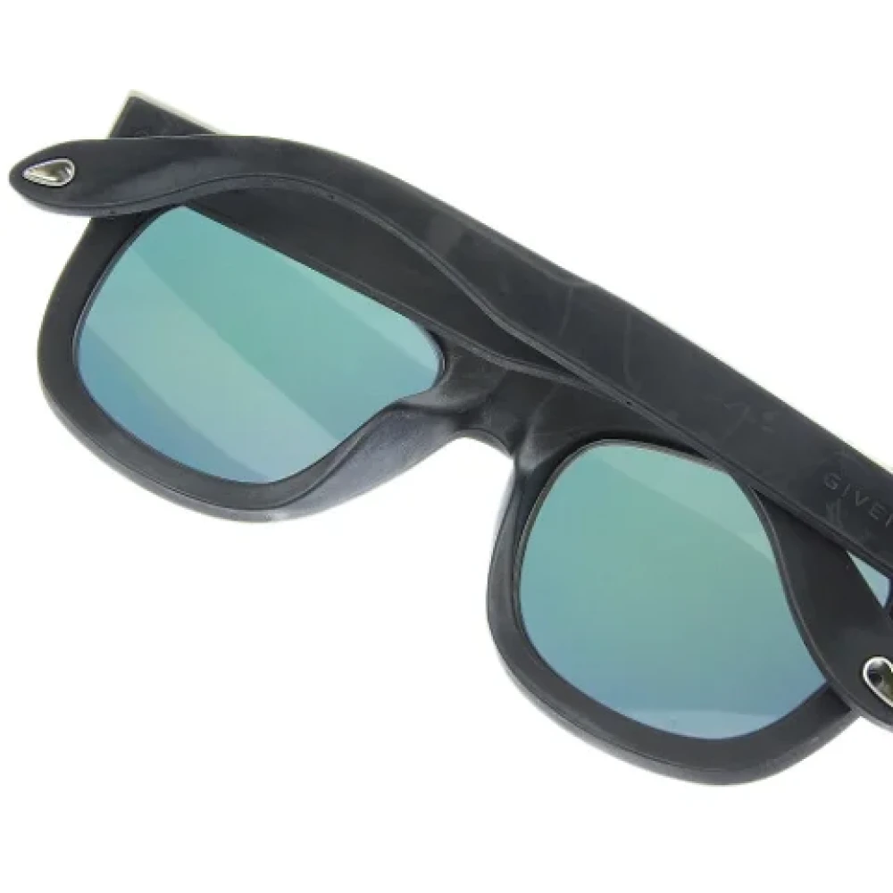 Givenchy Pre-owned Plastic sunglasses Black Dames