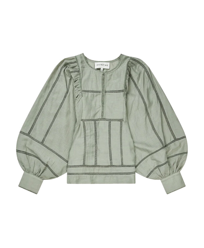 elegant-haut-vert-avec-details-transparents