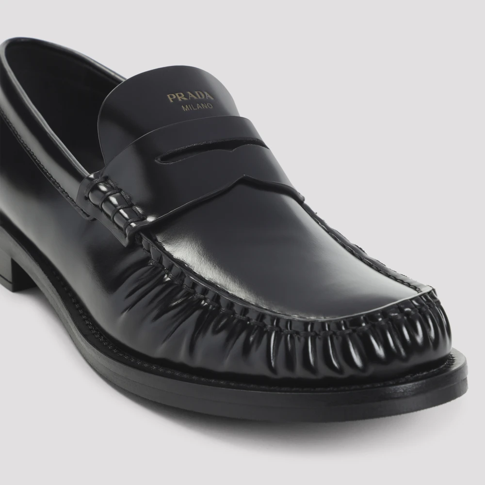 Prada Klassieke Zwarte Leren Loafers