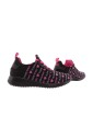baskets-de-course-noires-fuxia