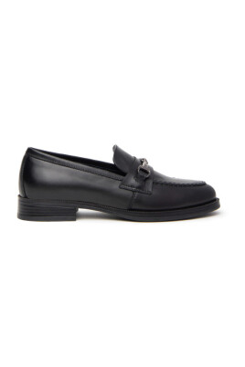 leather-loafers-with-metal-clamp