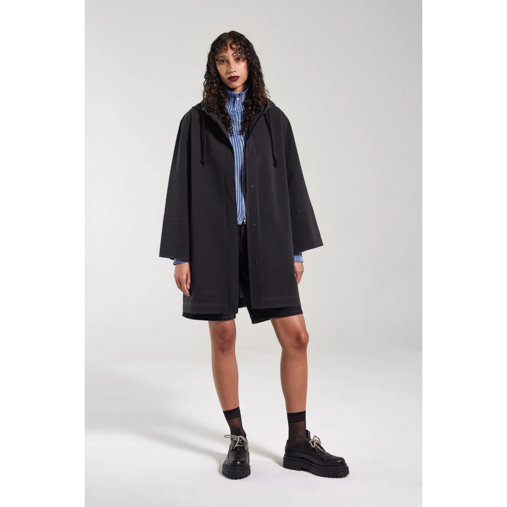 Stutterheim Matte Regenjas met Klok Mouwen Black Dames
