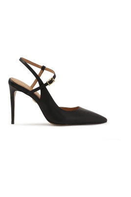 Eleganta svarta pumps med utsnitt övre.Denna produkt har stor storlek.