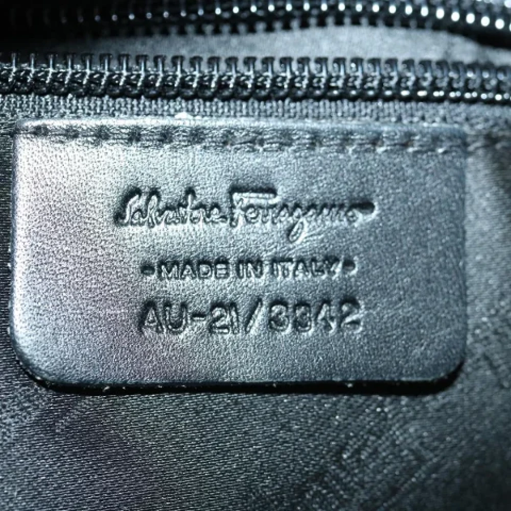 Salvatore Ferragamo Pre-owned Canvas shoulder-bags Black Dames