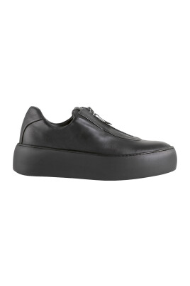 sneaker-aim