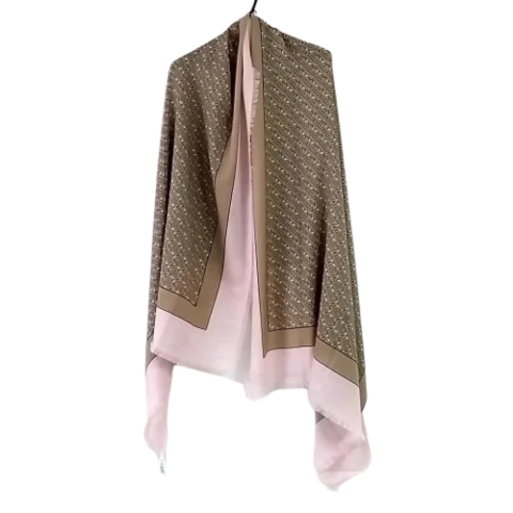 Burberry Vintage Pre-owned Silk scarves Beige Dames
