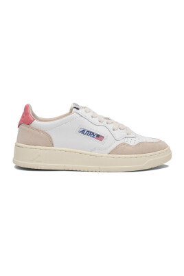 sneakers-blanches-en-cuir-et-daim