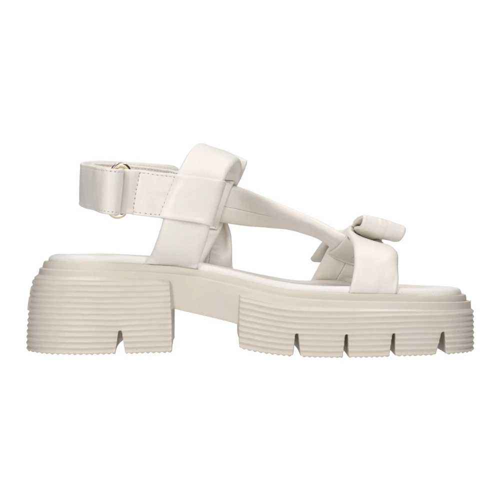 Stuart Weitzman Platte Sandalen