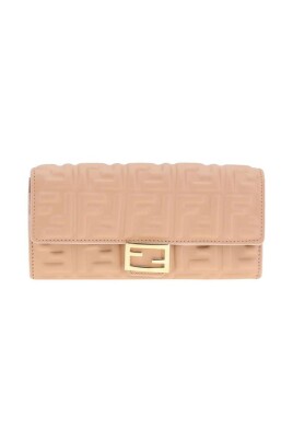 chic-chain-wallet-with-monogrammed-plaque