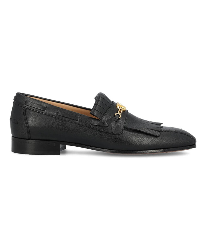 black-flat-shoes-with-vlogo-chain
