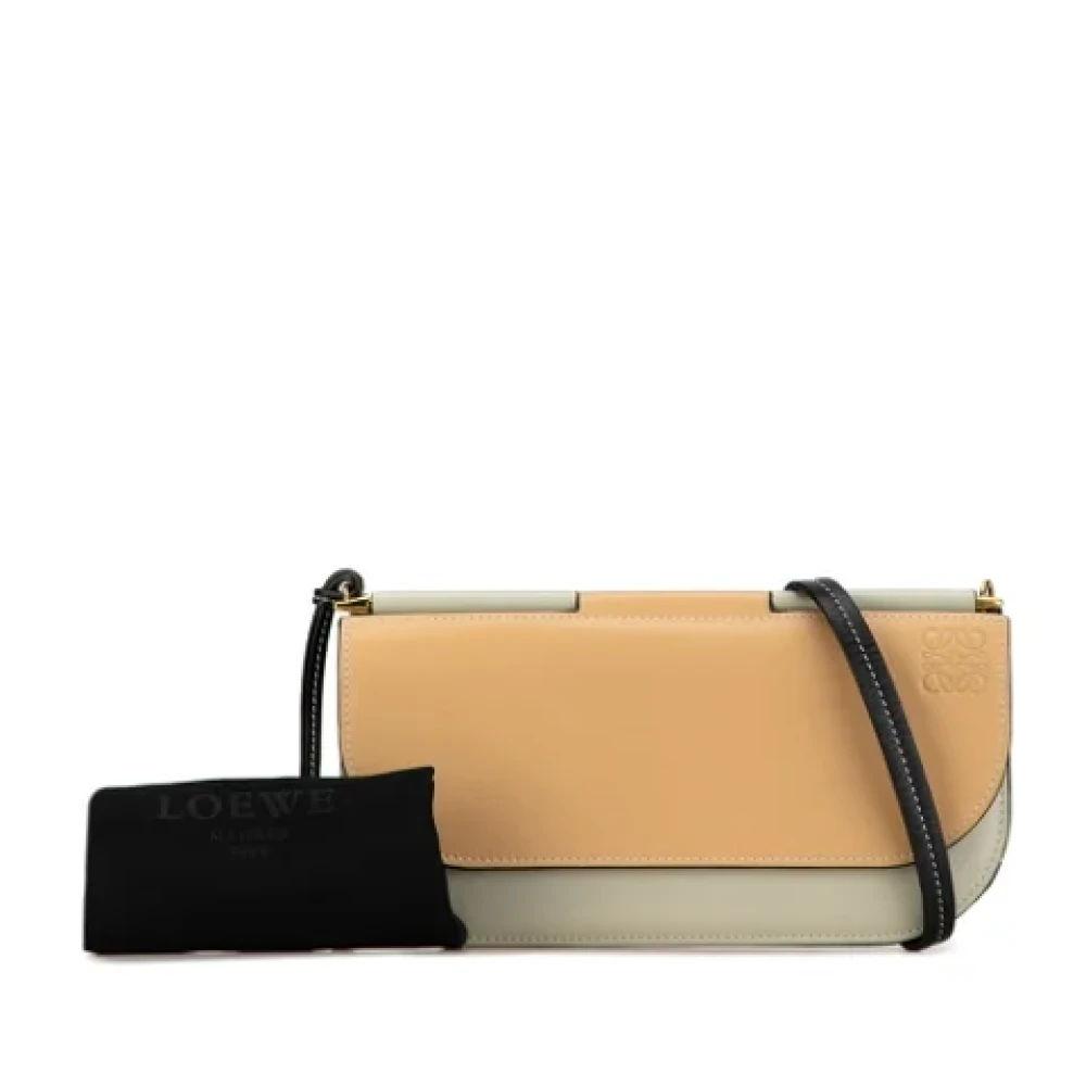 Loewe Pre-owned Leather shoulder-bags Beige Dames