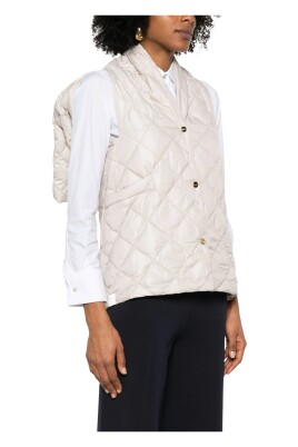 diamond-quilted-white-vest-with-pouch