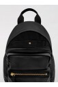 sac-a-dos-en-nylon-noir-elegant-pour-un-usage-quotidien