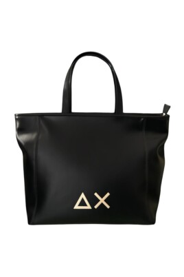 black-shoppers-z3525911-model