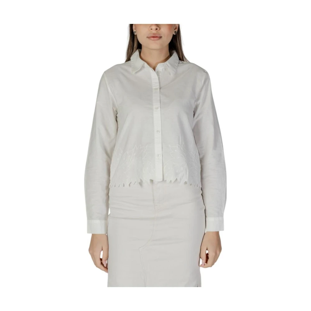 Jacqueline De Yong Women's White Embroidered Detail Scalloped Hem Shirt