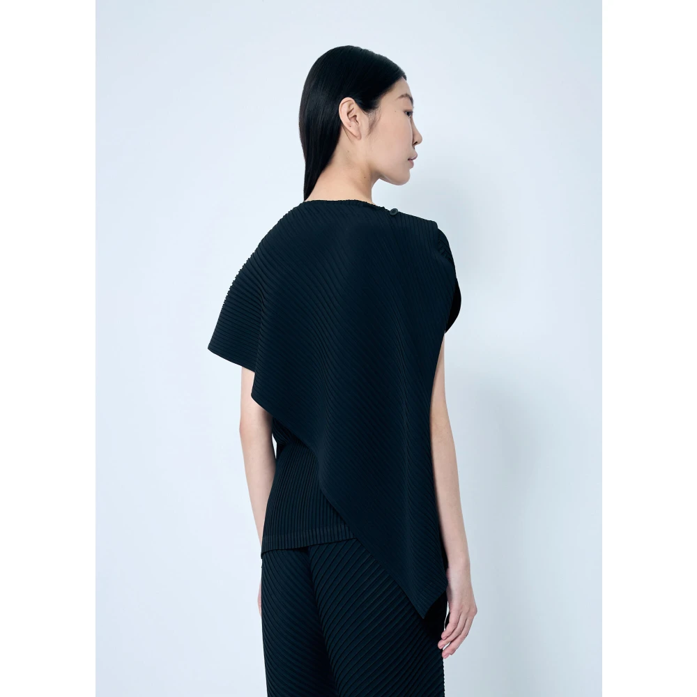 Issey Miyake Geplooide effen top met gedrapeerd paneel Black Dames