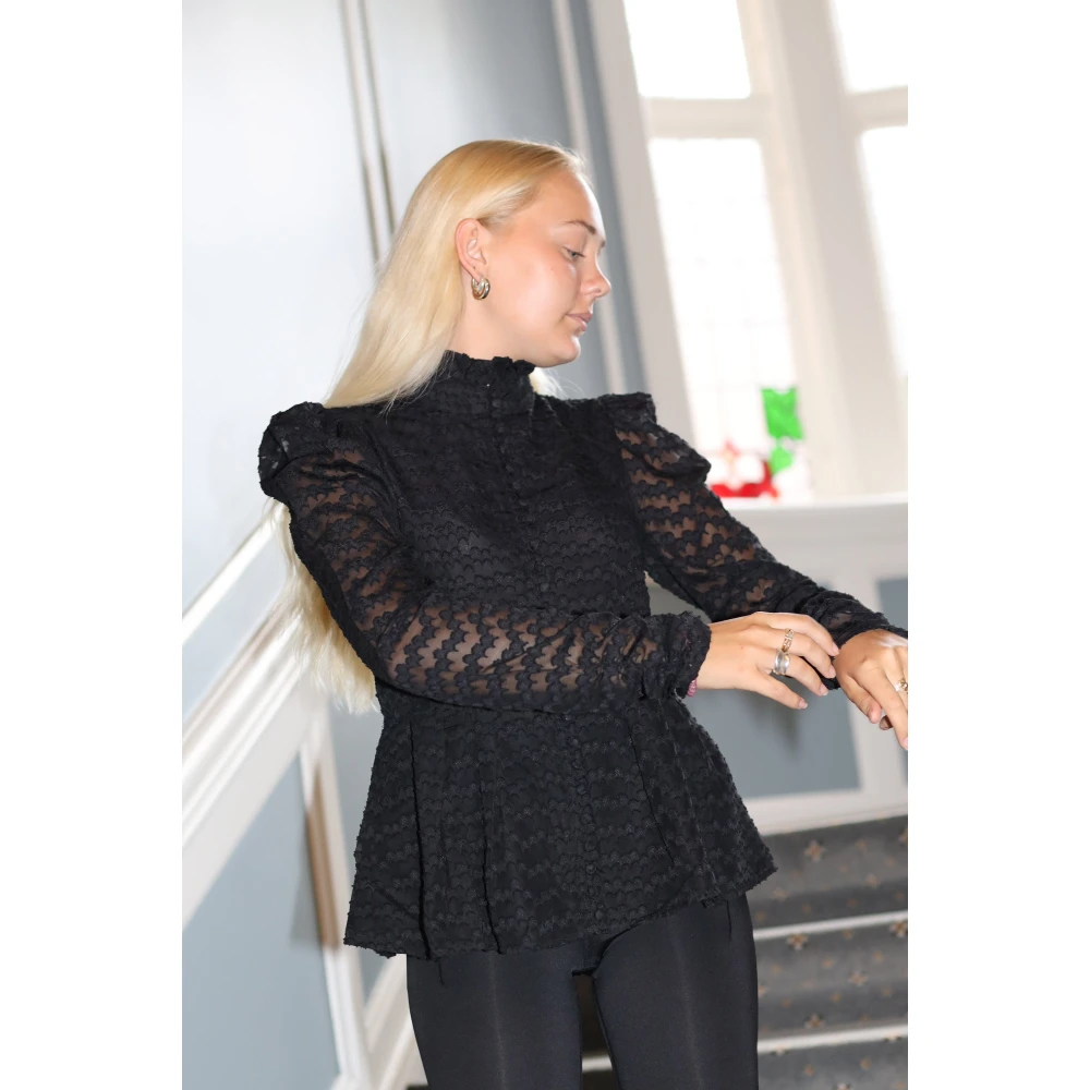 Cras Gestippelde Peplum Blouse met Pofmouwen Black Dames