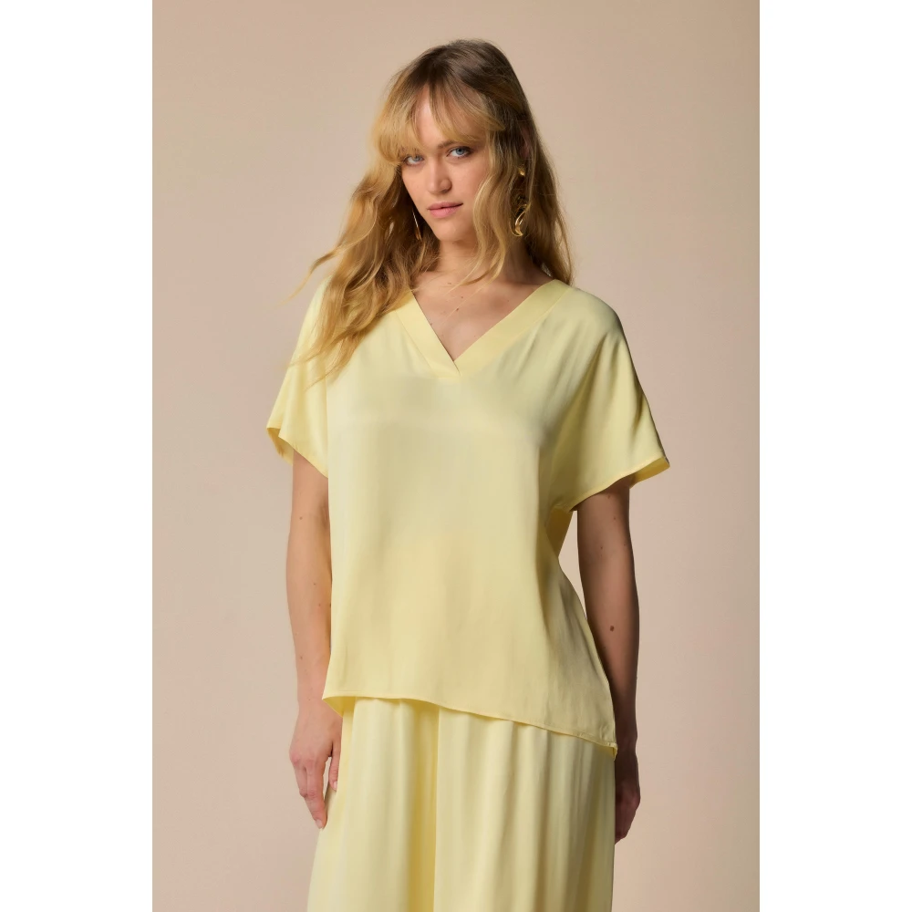 Kocca Stijlvolle Blouses voor Vrouwen Yellow Dames