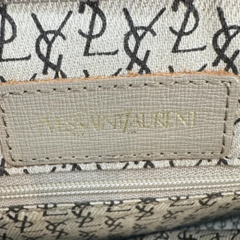 Yves Saint Laurent Vintage Pre-owned Leather clutches Gray Dames