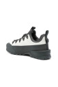 chaussures-blanches-a-lacets-et-semelle-vibram