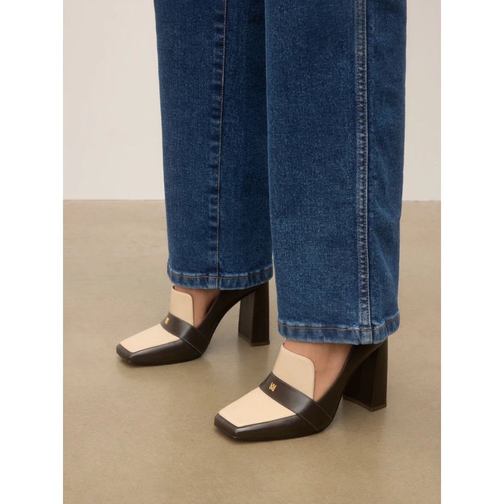 Kazar Pumps