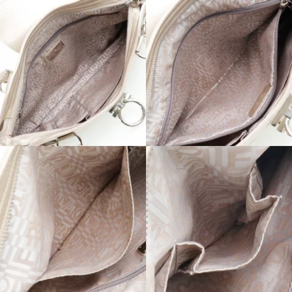 Salvatore Ferragamo Pre-owned Leather shoulder-bags Beige Dames