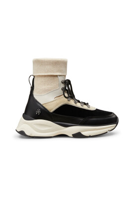 hiker-high-top-trainer