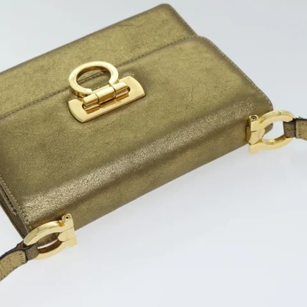 Salvatore Ferragamo Pre-owned Leather shoulder-bags Yellow Dames