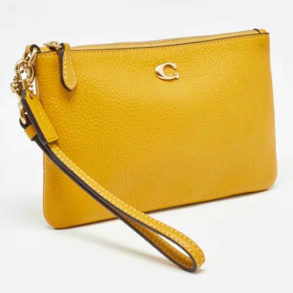 Coach Pre-owned Leather clutches Yellow Dames