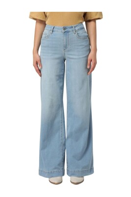 womens-classic-denim-jeans