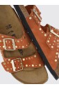 sandales-en-daim-cloute-rouge-brique