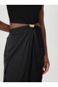 robe-longue-en-satin-noir