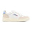 baskets-blanches-avec-bout-perfore