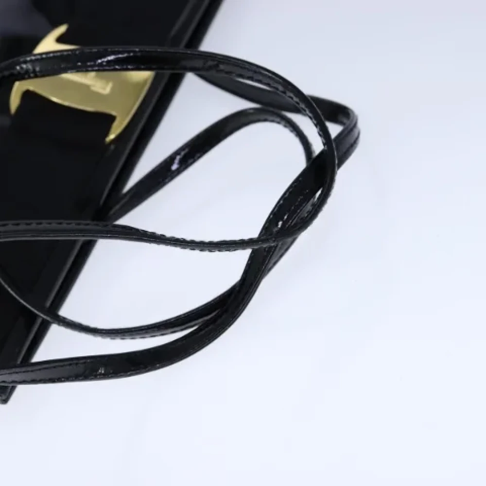 Salvatore Ferragamo Pre-owned Canvas shoulder-bags Black Dames