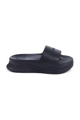 black-slide-sandals-lightweight-cushioned-feel