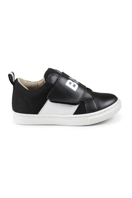 black-leather-sneakers-with-velcro-fastening