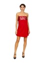 rode-polyester-jurk-met-applicaties