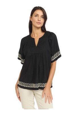 feminine-blouse-with-embroidered-details