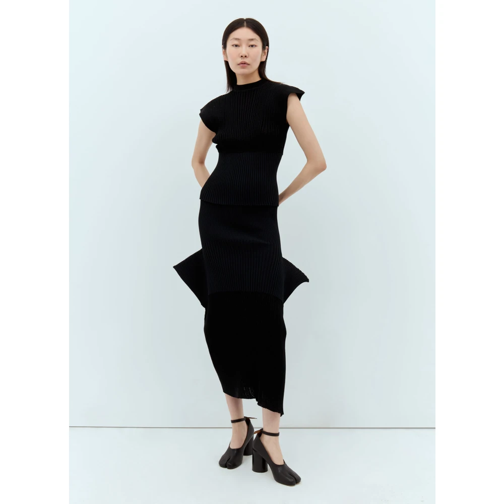 Issey Miyake Naadloze Gebreide Midi Rok Black Dames