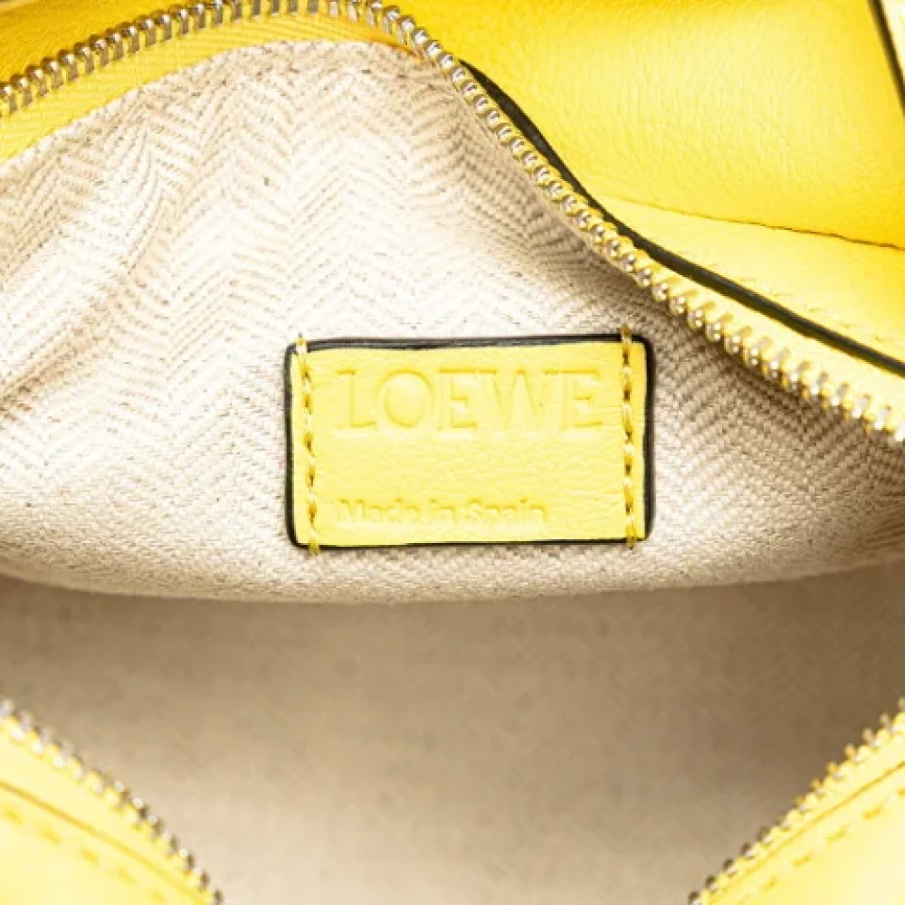 Loewe Pre-owned Leather shoulder-bags Yellow Dames