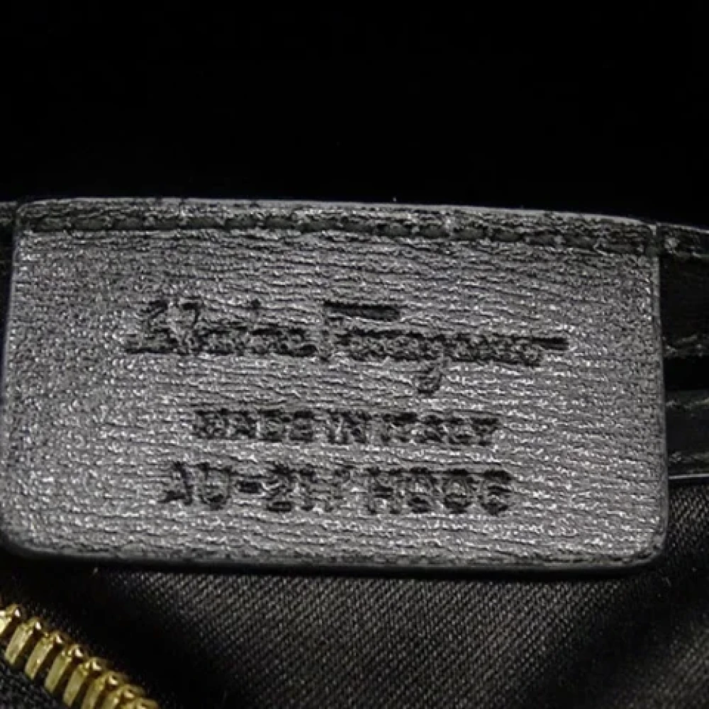 Salvatore Ferragamo Pre-owned Leather shoulder-bags Black Dames