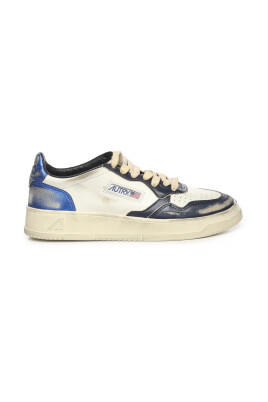 sneakers-en-cuir-artisanales-blanc-bleu-marine