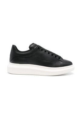 black-leather-sneaker-with-logo-detailing